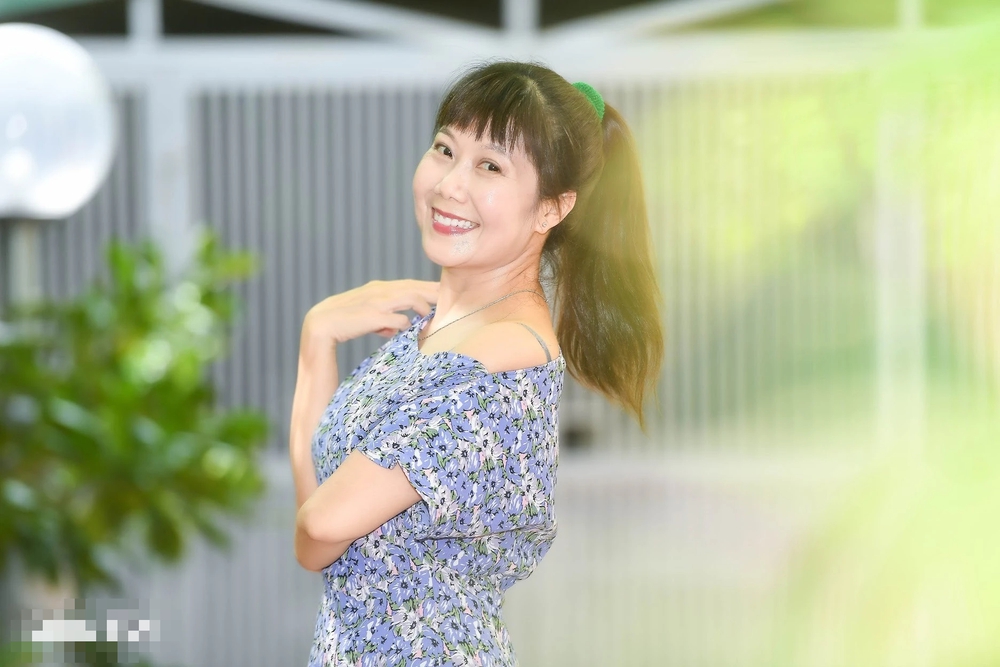 Cuộc sống của nghệ sĩ hài nổi tiếng đất Bắc: Được cả nhà cưng chiều, giàu có, trẻ trung ở tuổi 53-1