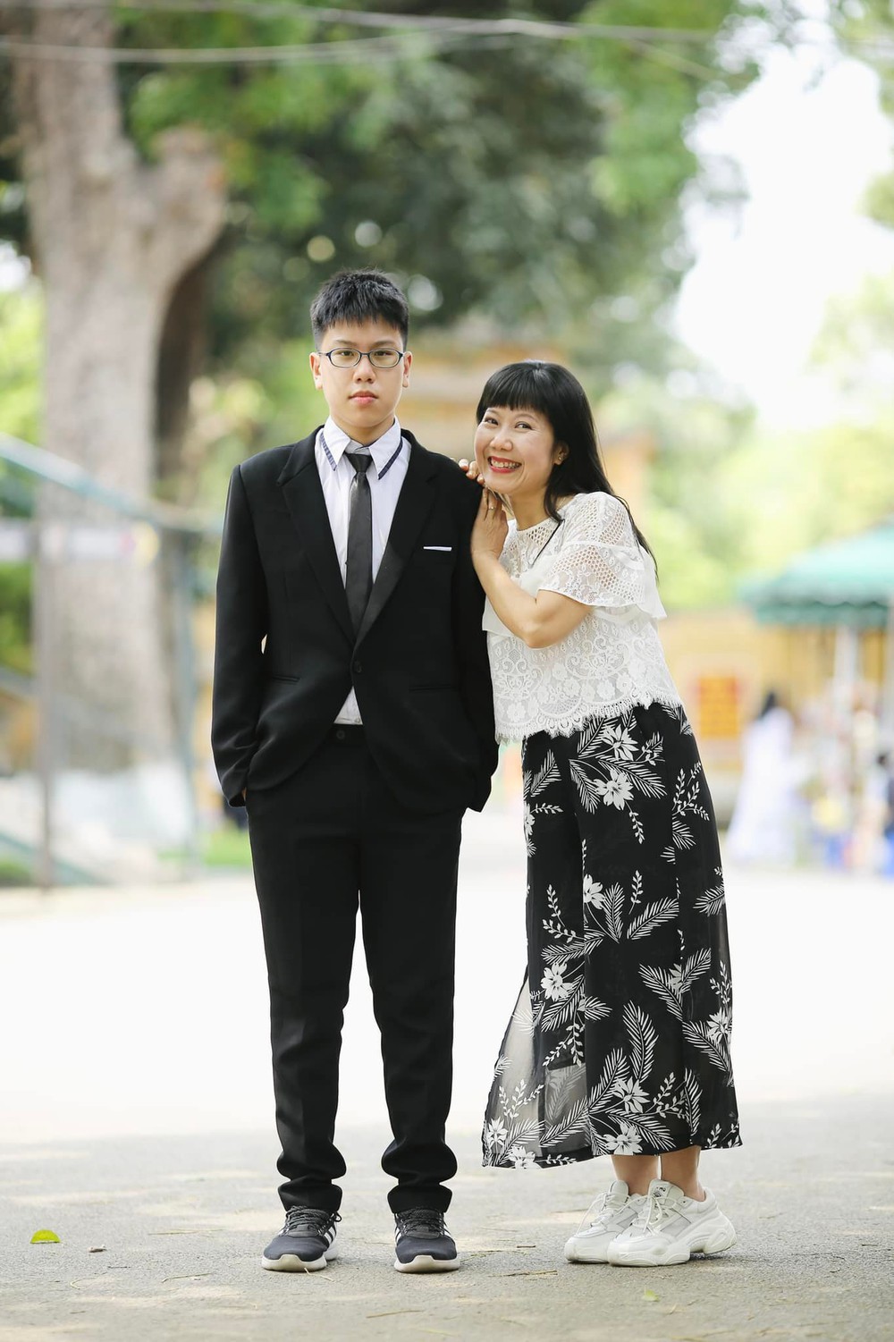 Cuộc sống của nghệ sĩ hài nổi tiếng đất Bắc: Được cả nhà cưng chiều, giàu có, trẻ trung ở tuổi 53-3