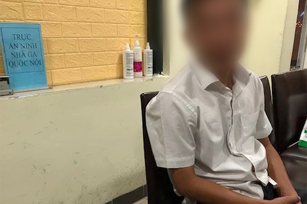 Giải cứu tài xế mắc kẹt trong cabin xe tải ở Thanh Hóa-2