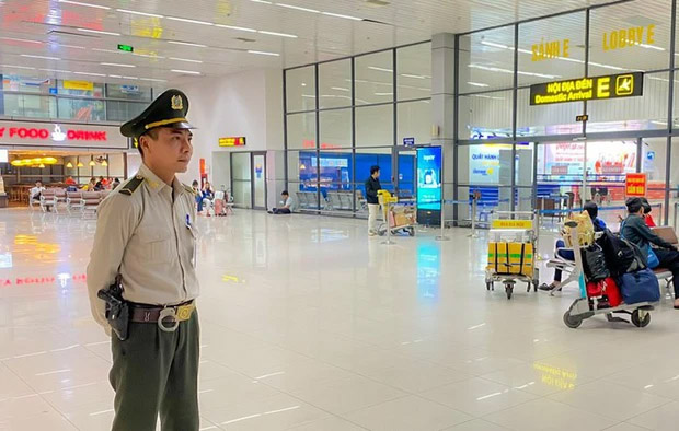 Truy tìm chiếc balô đựng 100 triệu đồng ở sân bay-1