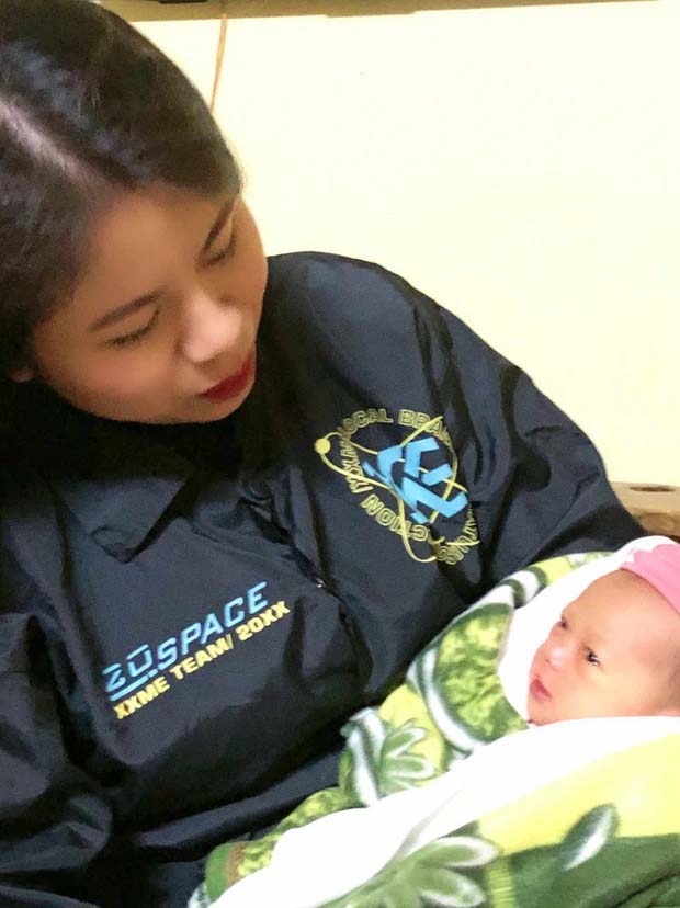 Phát hiện bé gái khoảng 15 ngày tuổi bị bỏ rơi trước cổng chùa-1