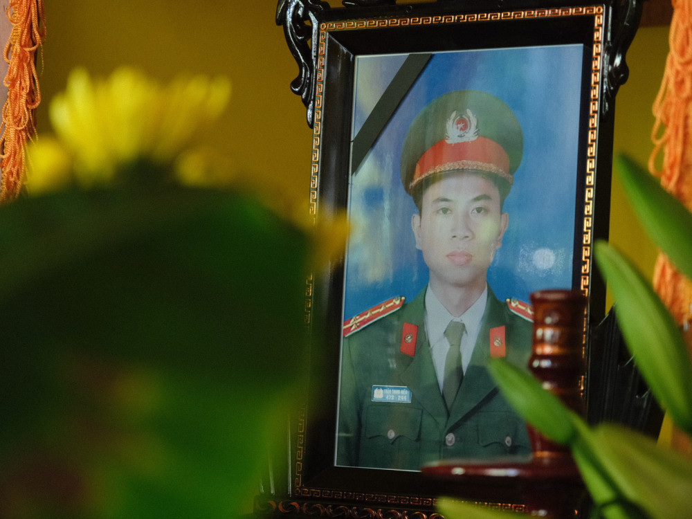 Thăng hàm cho Thượng úy Trần Trung Hiếu hy sinh khi làm nhiệm vụ-1