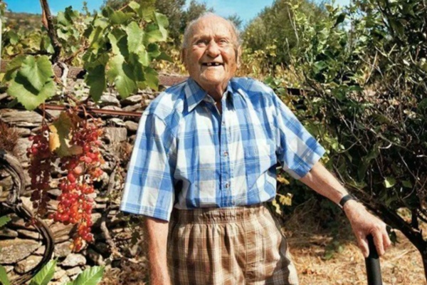Cụ ông mắc ung thư giai đoạn cuối, vẫn sống tới 102 tuổi nhờ bí quyết đơn giản-1