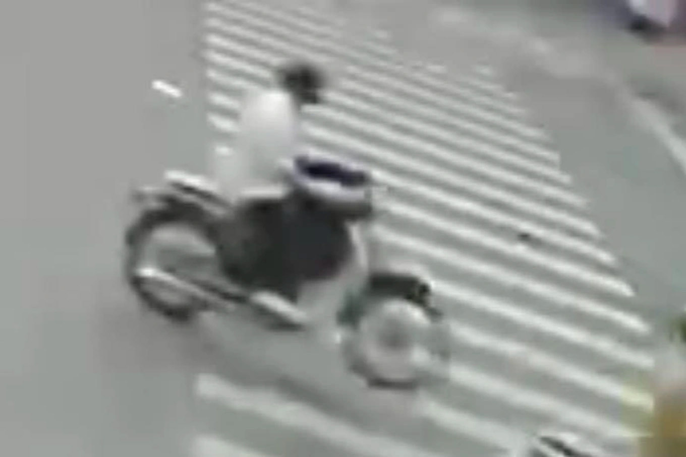 Truy tìm người mặc áo học sinh tông tử vong cụ ông 92 tuổi-1