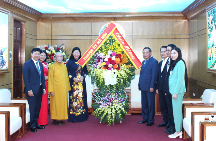 Phó Bí thư Thành ủy Nguyễn Văn Phong chúc mừng Ủy ban MTTQ Việt Nam Thành phố-1