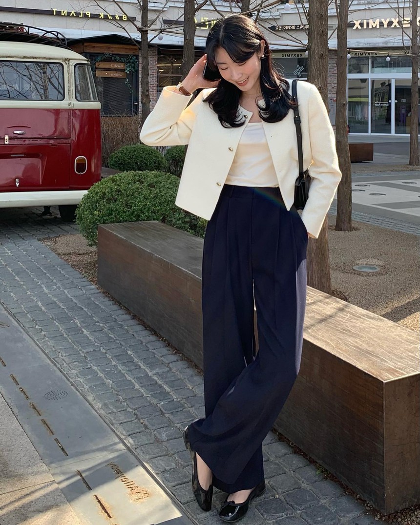 10 cách diện áo trắng và quần đen giúp bạn mặc đẹp mọi lúc mọi nơi-1