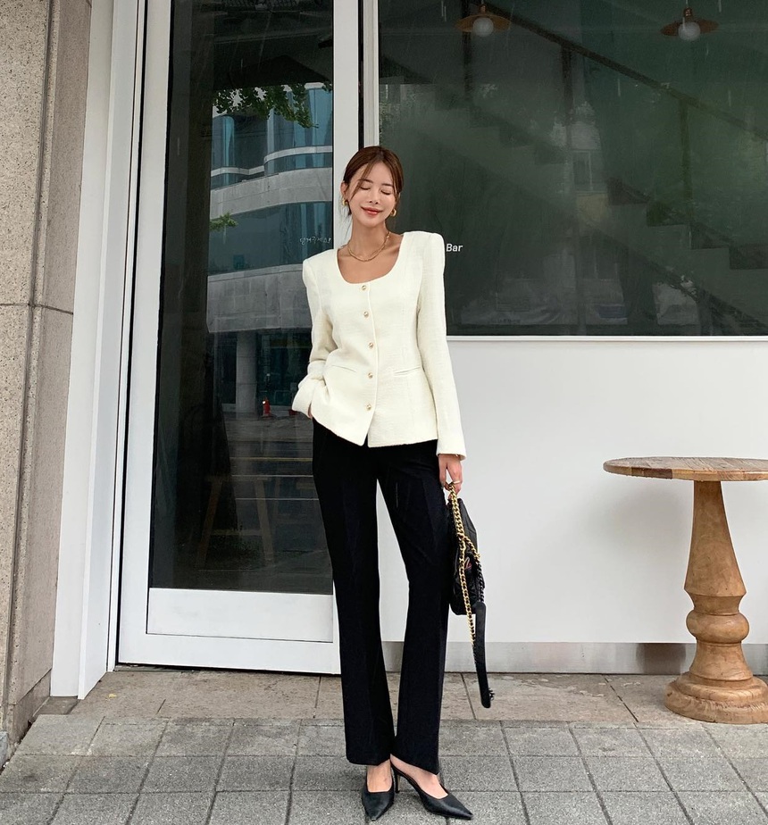 10 cách diện áo trắng và quần đen giúp bạn mặc đẹp mọi lúc mọi nơi-4