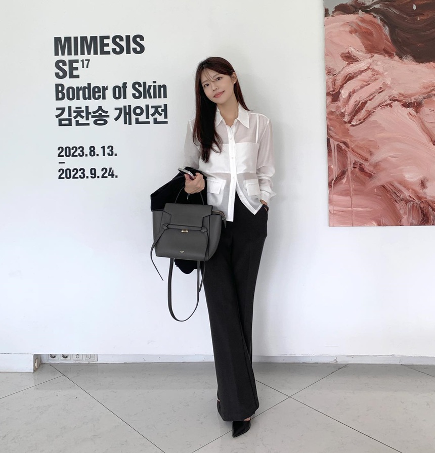 10 cách diện áo trắng và quần đen giúp bạn mặc đẹp mọi lúc mọi nơi-5