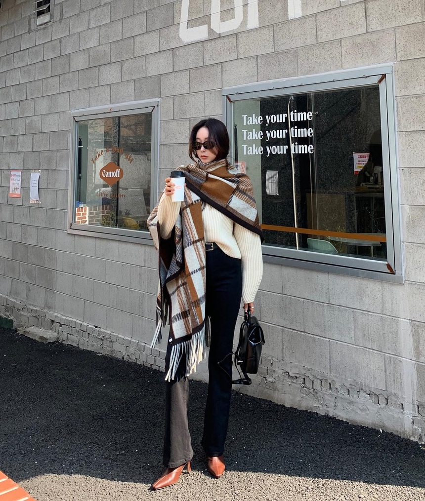 10 cách diện áo trắng và quần đen giúp bạn mặc đẹp mọi lúc mọi nơi-10