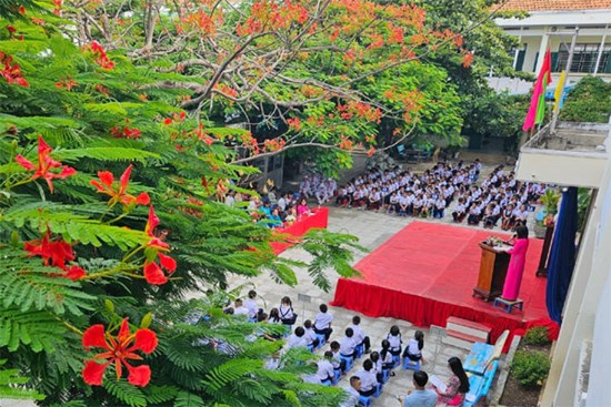 'Các em mang tiền về để dành đóng học, cha mẹ ở nhà còn nhiều vất vả'