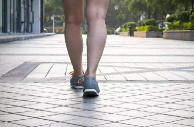 Muốn biết một người sống thọ không, hãy nhìn vào cách bước đi, có 7 đặc điểm này khi đi bộ sẽ khó sống lâu-1