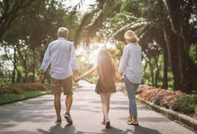 Muốn biết một người sống thọ không, hãy nhìn vào cách bước đi, có 7 đặc điểm này khi đi bộ sẽ khó sống lâu-2