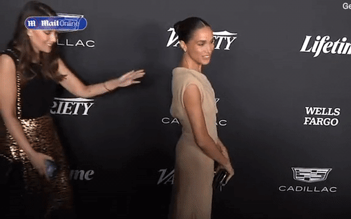 Meghan gặp tình huống gây lúng túng ở sự kiện hào nhoáng quy tụ nhiều sao lớn-1