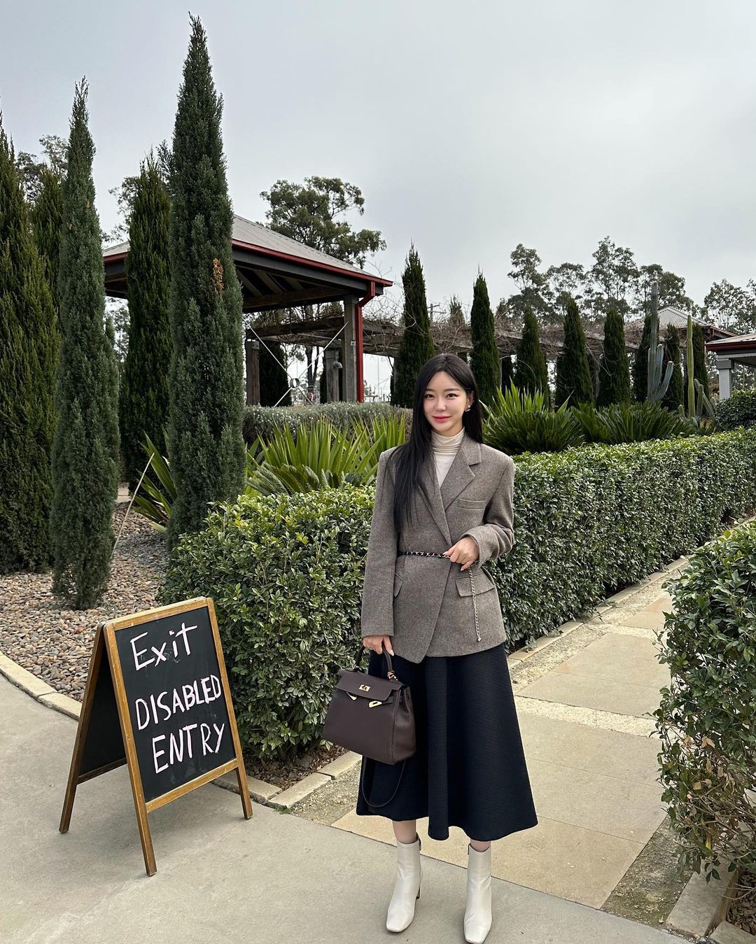 9 cách diện chân váy dài ưng mắt cho mùa lạnh-4