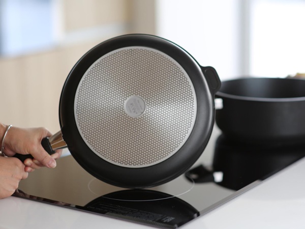 Đang ăn lẩu thì bếp từ phát nổ, 6 người gặp nạn: Nguyên nhân là thứ ai cũng có sẵn trong người-2