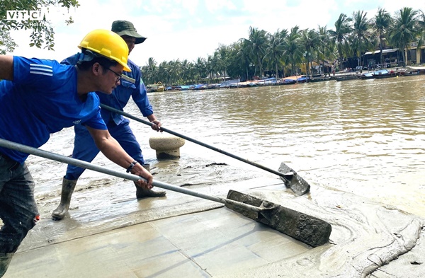 5 ngày đón 2 đợt lũ, dân phố cổ Hội An quay cuồng dọn bùn non-6