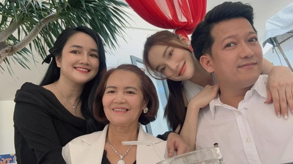 Nhã Phương lên đồ dự tiệc khoe nhan sắc hậu sinh nở, Trường Giang để lộ mối quan hệ với gia đình vợ-2