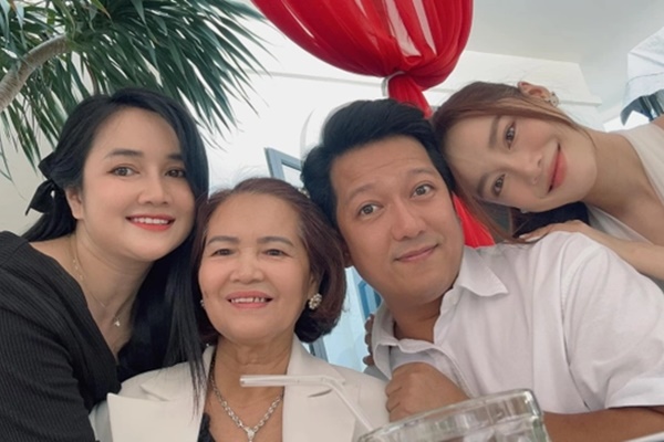 Nhã Phương lên đồ dự tiệc khoe nhan sắc hậu sinh nở, Trường Giang để lộ mối quan hệ với gia đình vợ-3