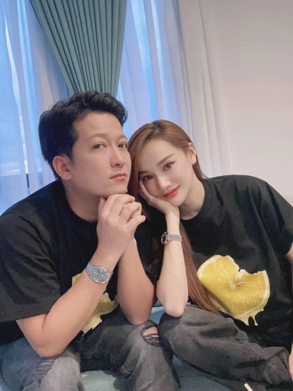 Nhã Phương lên đồ dự tiệc khoe nhan sắc hậu sinh nở, Trường Giang để lộ mối quan hệ với gia đình vợ-5