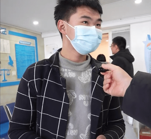 Làm bố khi mới 14 tuổi, chàng trai cắn răng một mình nuôi con, câu nói của đứa trẻ về ước mơ sau này khiến ai cũng xót xa-2