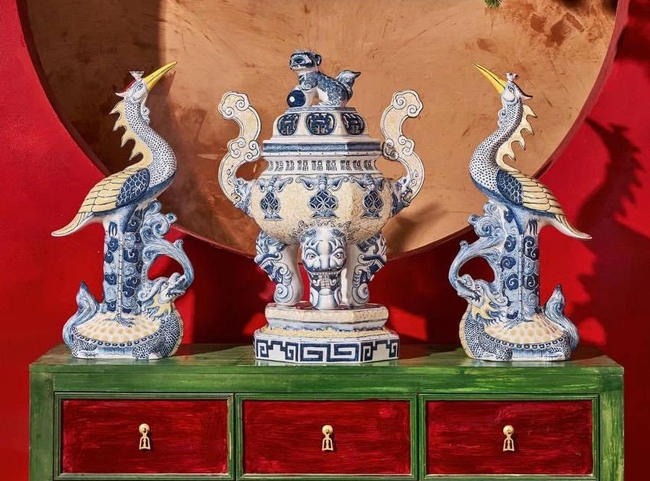 Tại sao bộ tam sự trên bàn thờ đôi hạc luôn phải đi cùng đỉnh thờ?-1