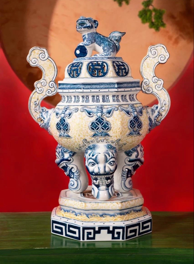 Tại sao bộ tam sự trên bàn thờ đôi hạc luôn phải đi cùng đỉnh thờ?-2