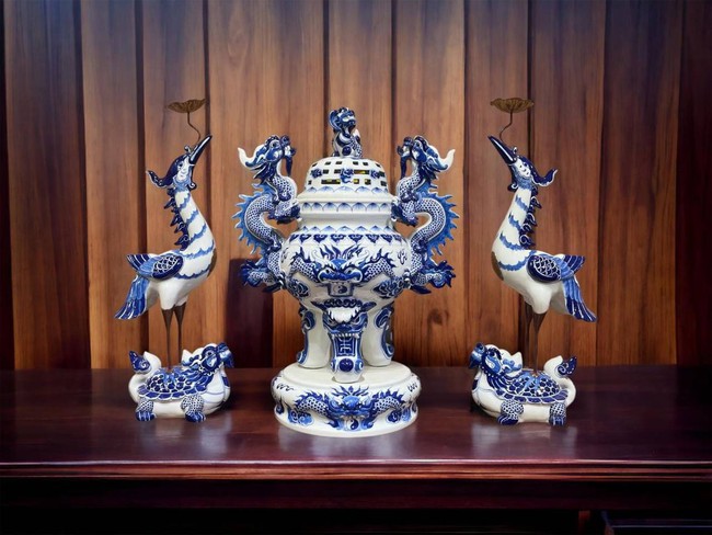 Tại sao bộ tam sự trên bàn thờ đôi hạc luôn phải đi cùng đỉnh thờ?-4