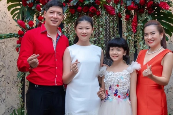 Nam thần Việt cưới vợ đại gia hơn 4 tuổi, rời showbiz, giờ bán sầu riêng, cuộc sống ra sao?-6