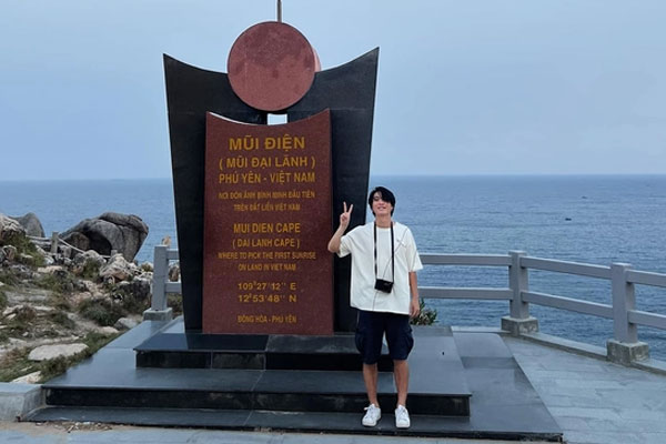 Tuấn Anh lần đầu chụp ảnh selfie: Nắm tay cực tình với Quang Hải, dìm Văn Toàn không thương tiếc-8