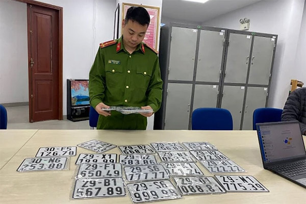 Hà Nội: Phát hiện 3 cơ sở làm biển số xe giả-1