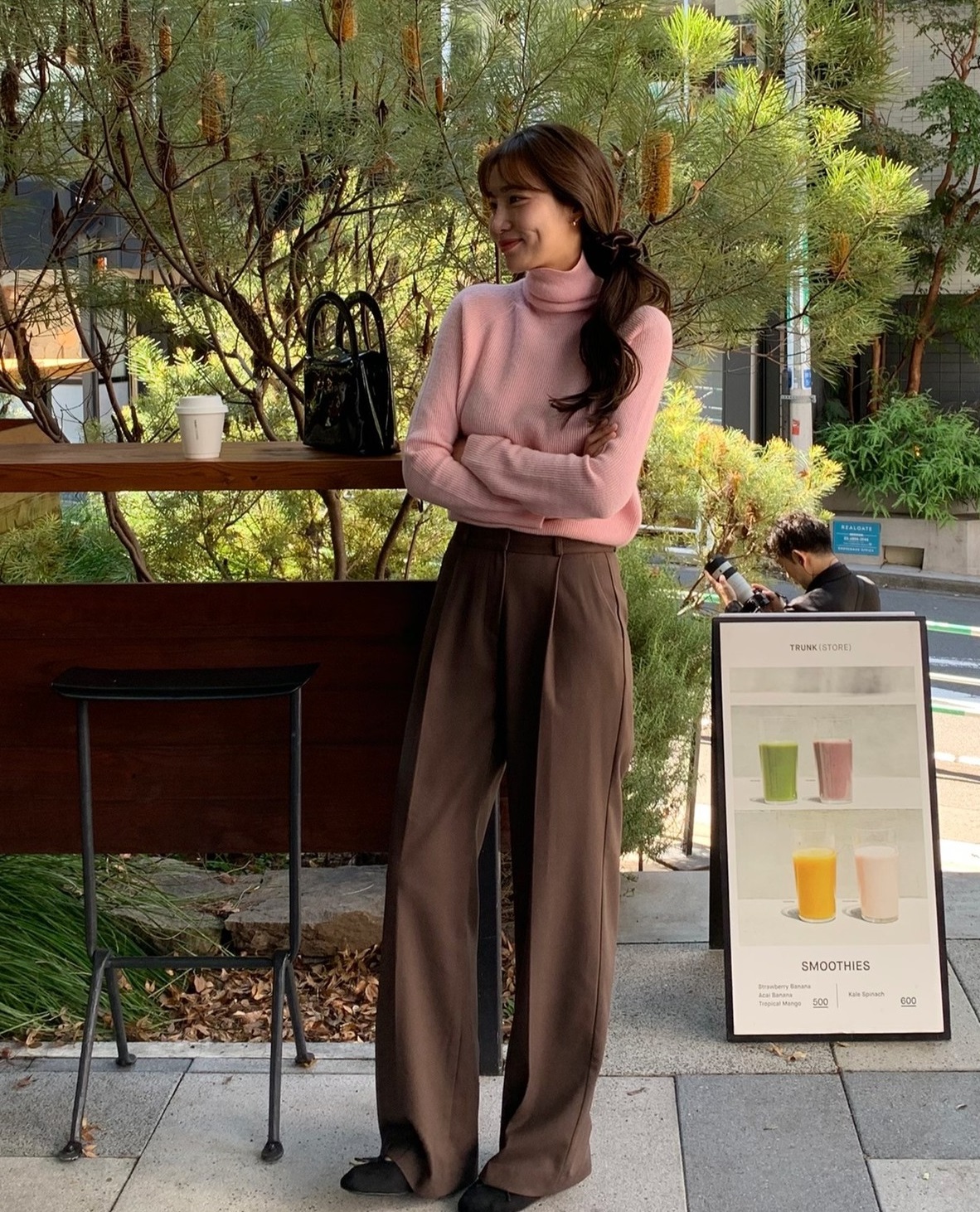 4 bí kíp mặc quần âu tối màu sang trọng, không lo bị cộng tuổi-4