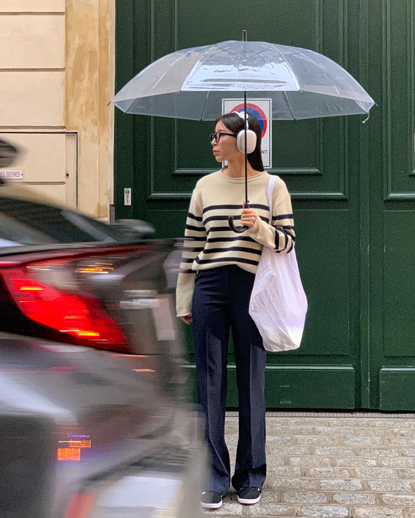 4 bí kíp mặc quần âu tối màu sang trọng, không lo bị cộng tuổi-10