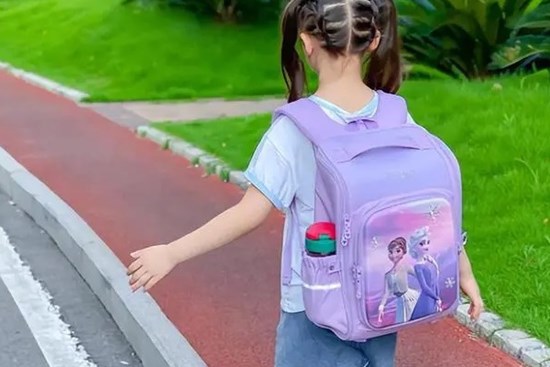Mẹ lên mạng than thở con gái đua đòi phù phiếm, nghe hết câu chuyện, cư dân mạng 