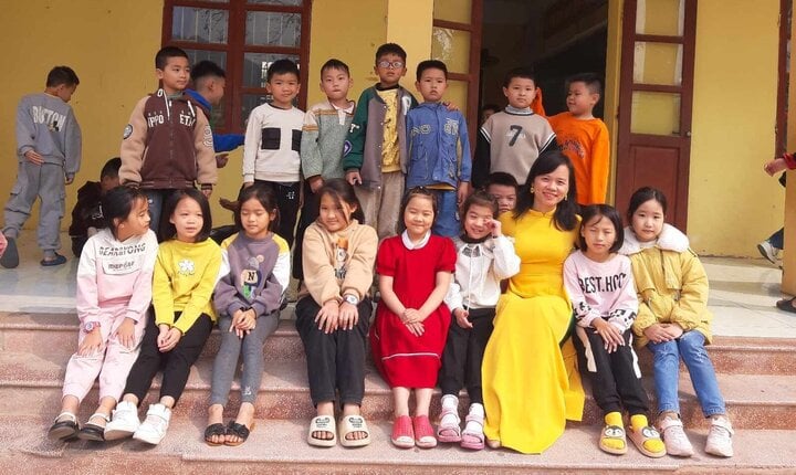 Tôi ở lại vì tấm lòng với học sinh, giờ ai dám gõ đầu trẻ nữa-1