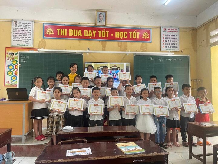 Tôi ở lại vì tấm lòng với học sinh, giờ ai dám gõ đầu trẻ nữa-2