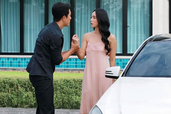 Biết tôi có bầu, chồng cũ bỏ luôn vợ sắp cưới quay về xin hàn gắn nhưng thấy thứ tôi đưa, anh ngã khụy-1