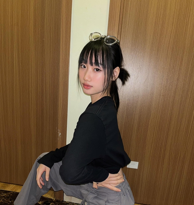 Nhan sắc đời thường xinh như búp bê của VĐV 2k4 vừa giành HCV Wushu thế giới 2023-4