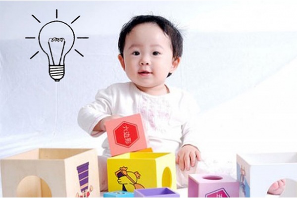 Ra ngoài mua đồ nhờ con lớn trông em, cảnh tượng qua camera khiến mẹ vội vã chạy về-7