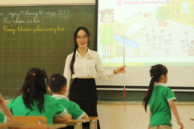 Dàn WAGs Việt làm giáo viên đọ sắc dịp 20/11: Vợ Phan Văn Đức nức tiếng một thời-6