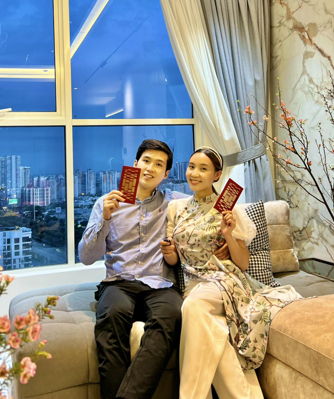 Cơ trưởng điển trai đi nghe hát chốt” cưới cô ca sĩ: Giấu vợ chuyện bố mẹ ngăn cản, chi tiêu thoải mái sau kết hôn-4