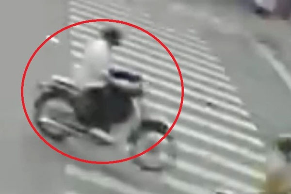 Truy tìm thanh niên tông chết cụ ông đi bộ ở Bình Dương-1