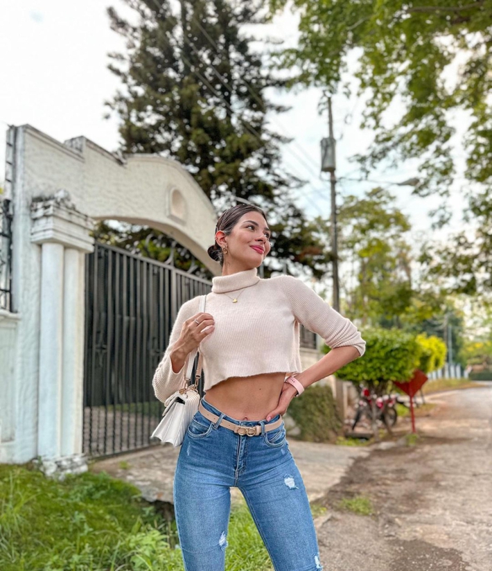 Style đời thường của tân Hoa hậu Hoàn vũ 2023: Sành điệu trẻ trung lại khoe được body nét căng-2