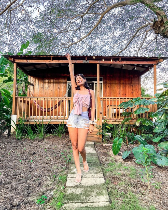 Style đời thường của tân Hoa hậu Hoàn vũ 2023: Sành điệu trẻ trung lại khoe được body nét căng-4