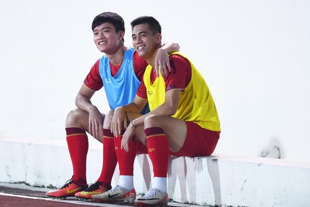 Văn Thanh bị sưng một bên mắt, Tiến Linh tiết lộ công thức lập siêu phẩm vào lưới ĐT Iraq-3