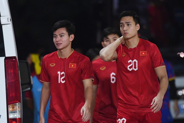 Văn Thanh bị sưng một bên mắt, Tiến Linh tiết lộ công thức lập siêu phẩm vào lưới ĐT Iraq-4