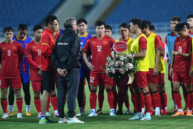 Văn Thanh bị sưng một bên mắt, Tiến Linh tiết lộ công thức lập siêu phẩm vào lưới ĐT Iraq-5