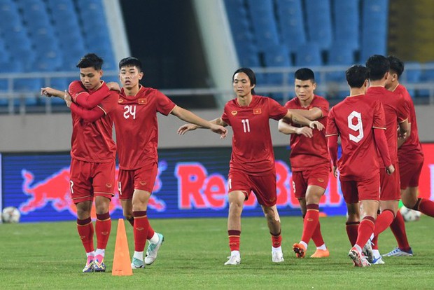 Văn Thanh bị sưng một bên mắt, Tiến Linh tiết lộ công thức lập siêu phẩm vào lưới ĐT Iraq-7