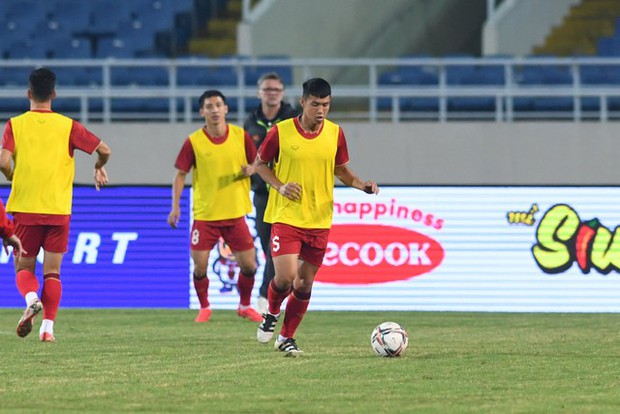 Văn Thanh bị sưng một bên mắt, Tiến Linh tiết lộ công thức lập siêu phẩm vào lưới ĐT Iraq-10