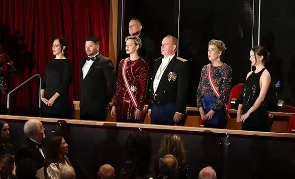 Vương phi Monaco xuất hiện sau tin đồn rạn nứt với chồng, khí chất khiến nhiều người trầm trồ-3