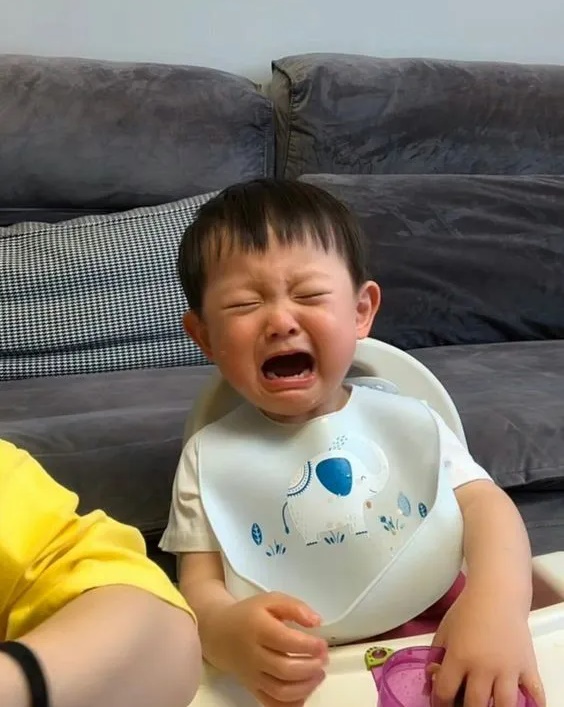 Con mải xem hoạt hình không chịu tắt, 3 hành động của 3 bà mẹ mang lại kết quả khác biệt-1